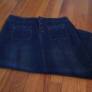 Vintage gap denim skirt with awesome snaps size 6